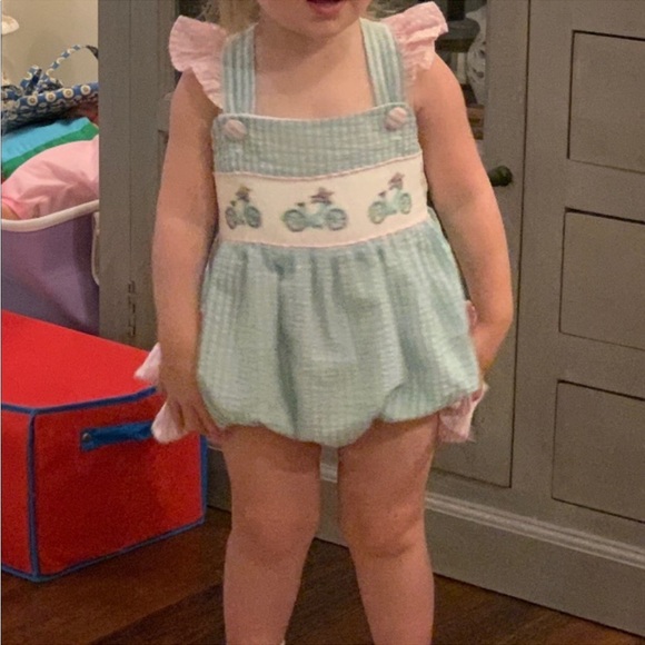 Southern Smocked Bubble - Picture 6 of 7